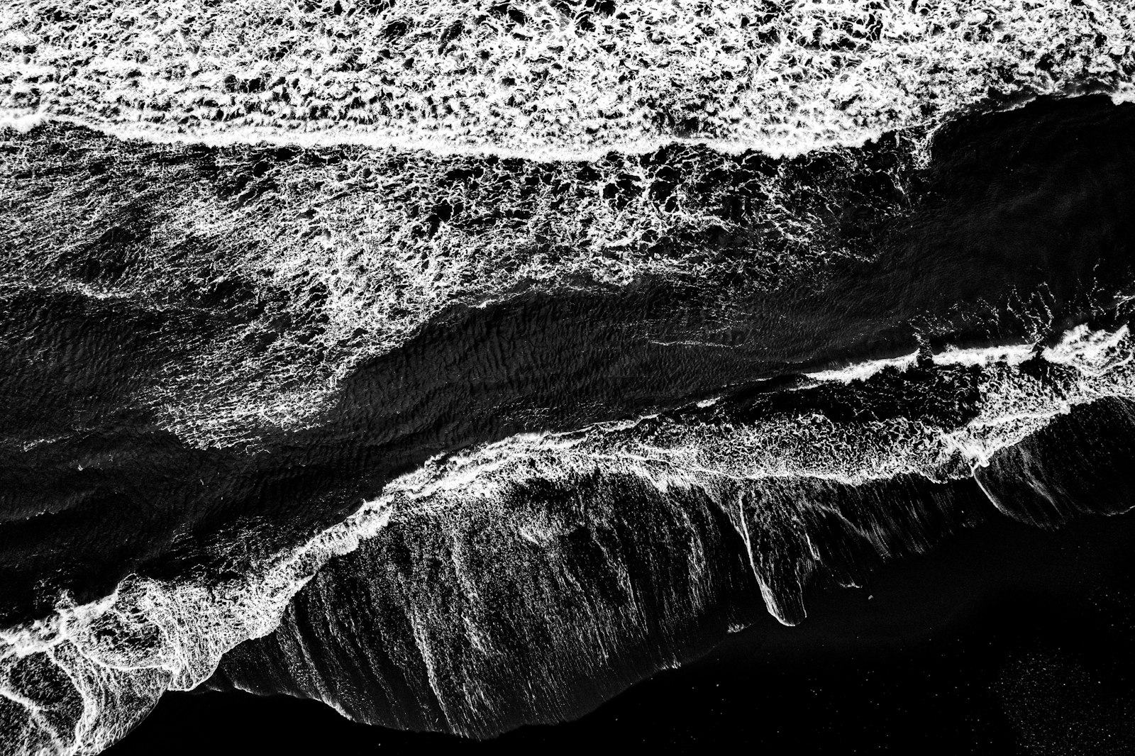 Olas en blanco y negro